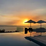 Salina Luxury Pool Villa Kechria