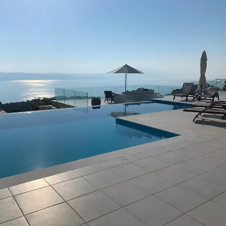 Salina Luxury Pool Villa