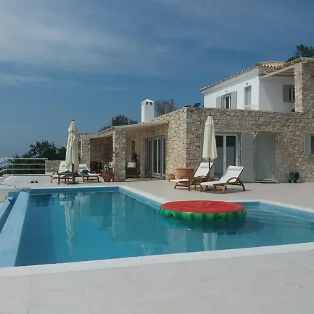 Salina Luxury Pool