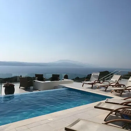 Salina Luxury Pool