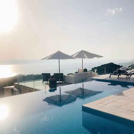 Salina Luxury Pool
