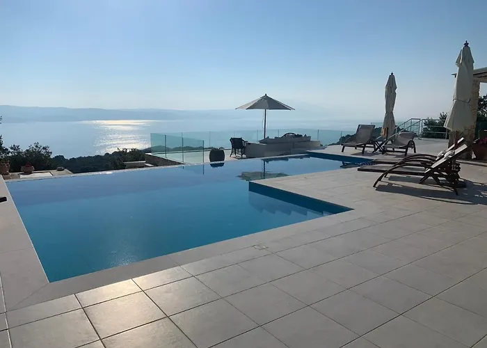 Salina Luxury Pool Villa