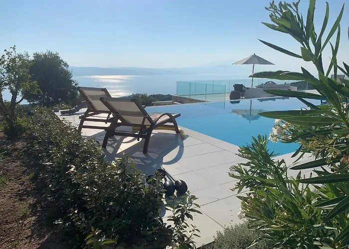 Salina Luxury Pool Villa