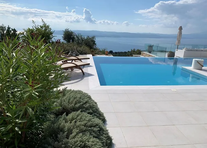 Salina Luxury Pool Villa