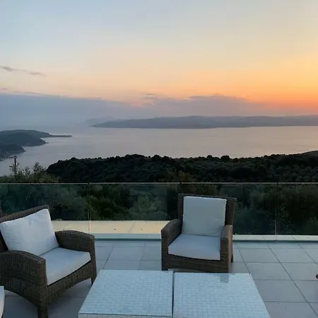 Salina Luxury Pool Villa